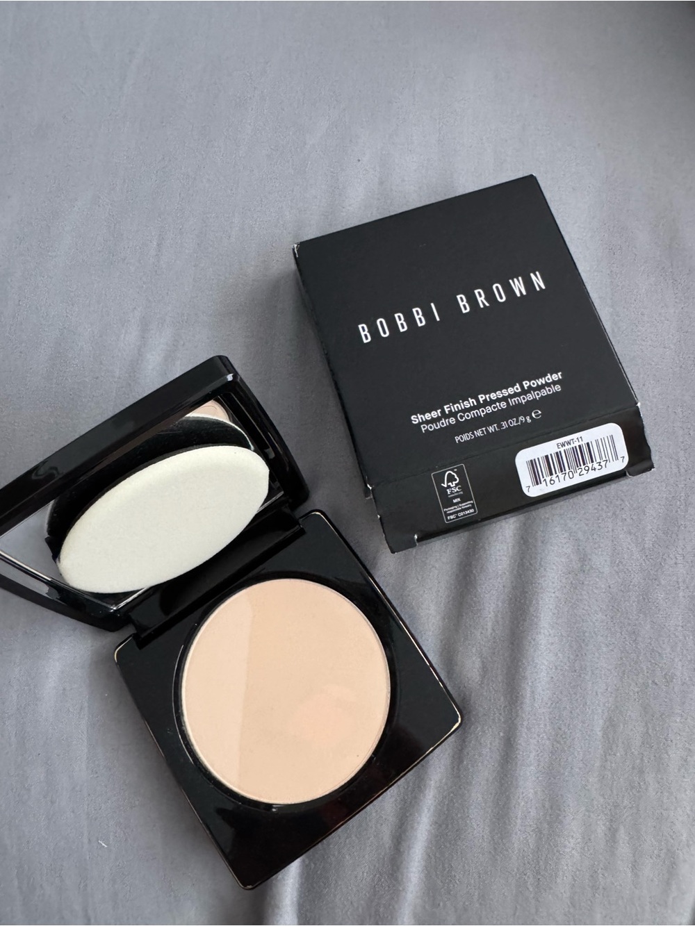 Bobbi Brown Sheer Finish Pressed Powder Soft porcelain